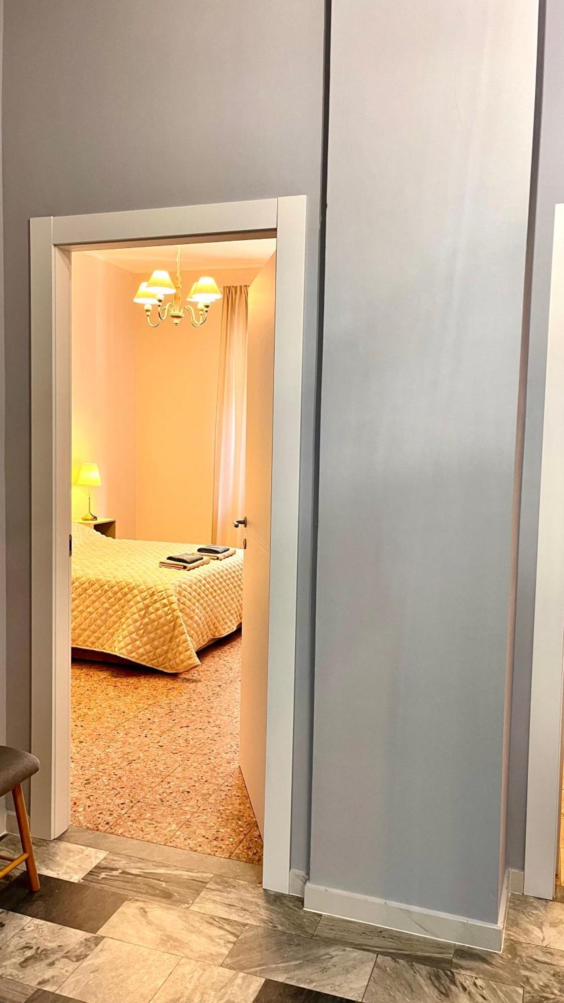 Appartamento Moderno Freidour, Metro Rivoli Turin Exteriör bild